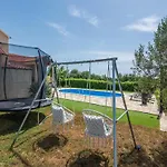 בית נופש In With Private Pool *
