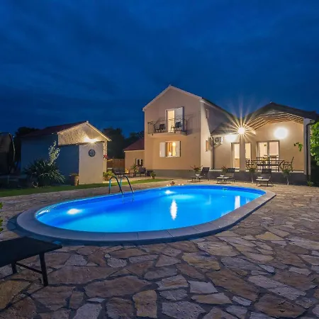 Luxurious In Holiday home