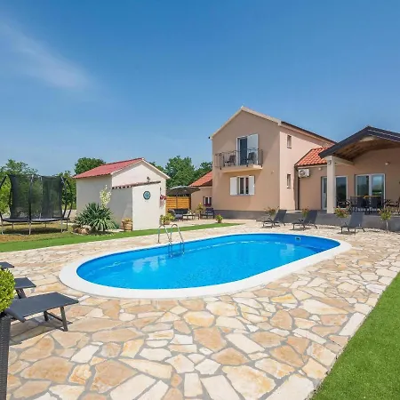 Luxurious In Holiday home Policnik