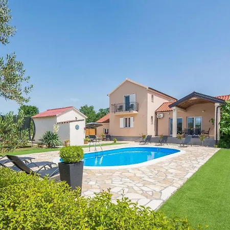 Luxurious In Holiday home Policnik