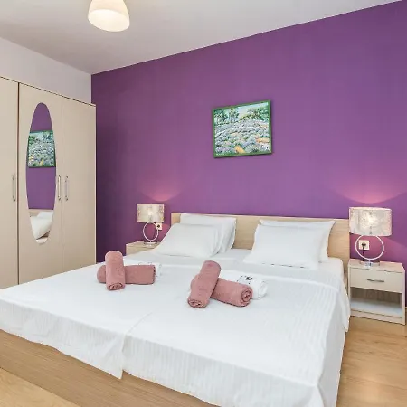 Holiday home Luxurious In