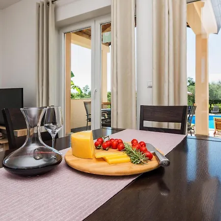 Holiday home Luxurious In