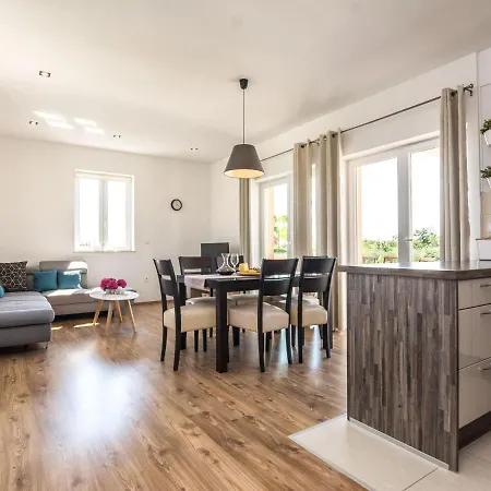 Luxurious In Holiday home