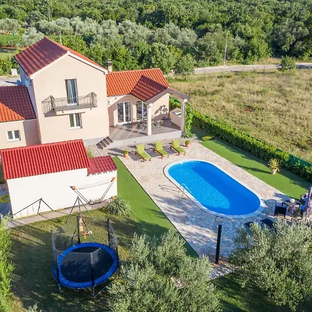 Luxurious In Holiday home Policnik
