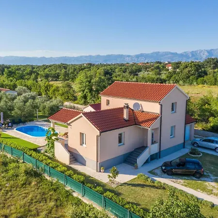 Holiday home Luxurious In