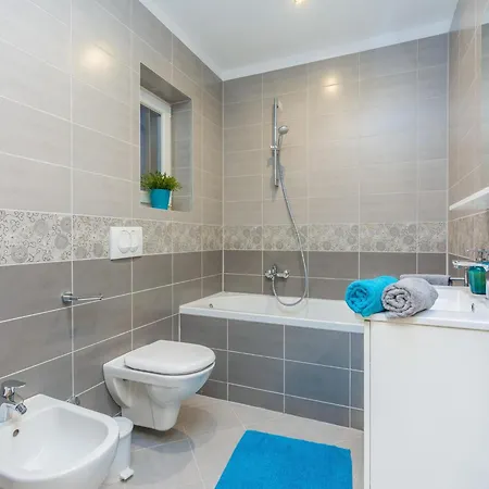 In With Private Pool Сasa de vacaciones Policnik