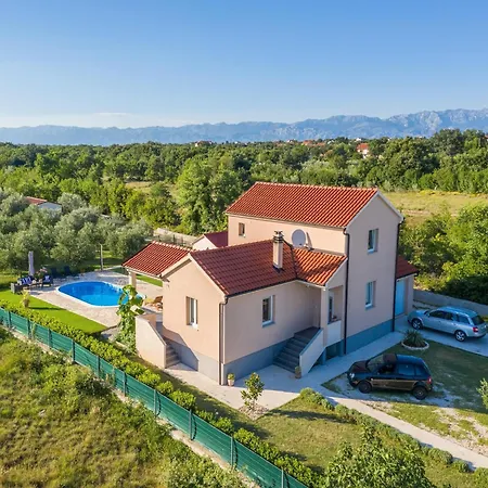 In With Private Pool Сasa de vacaciones *